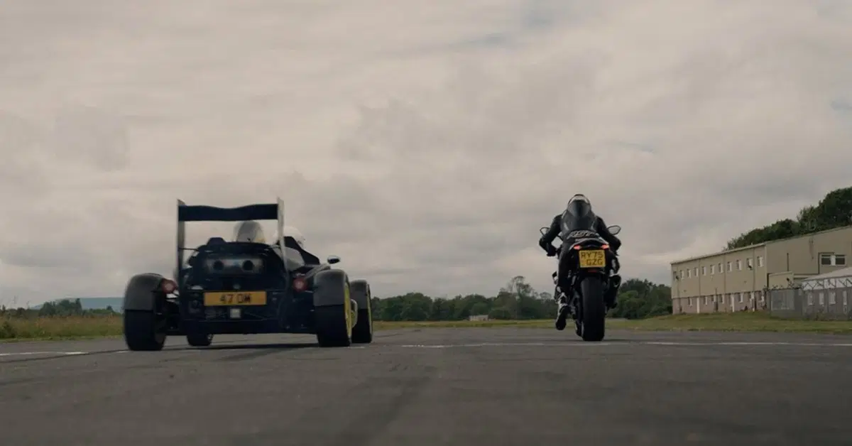 Ariel Atom 4RR vs BMW S 1000 RR