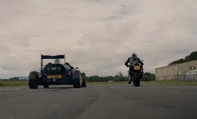 Ariel Atom 4RR vs BMW S 1000 RR
