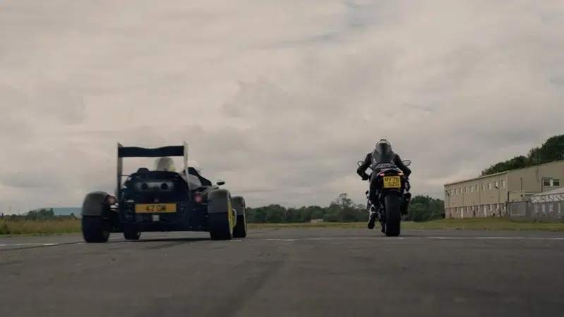 Ariel Atom 4RR vs BMW S 1000 RR