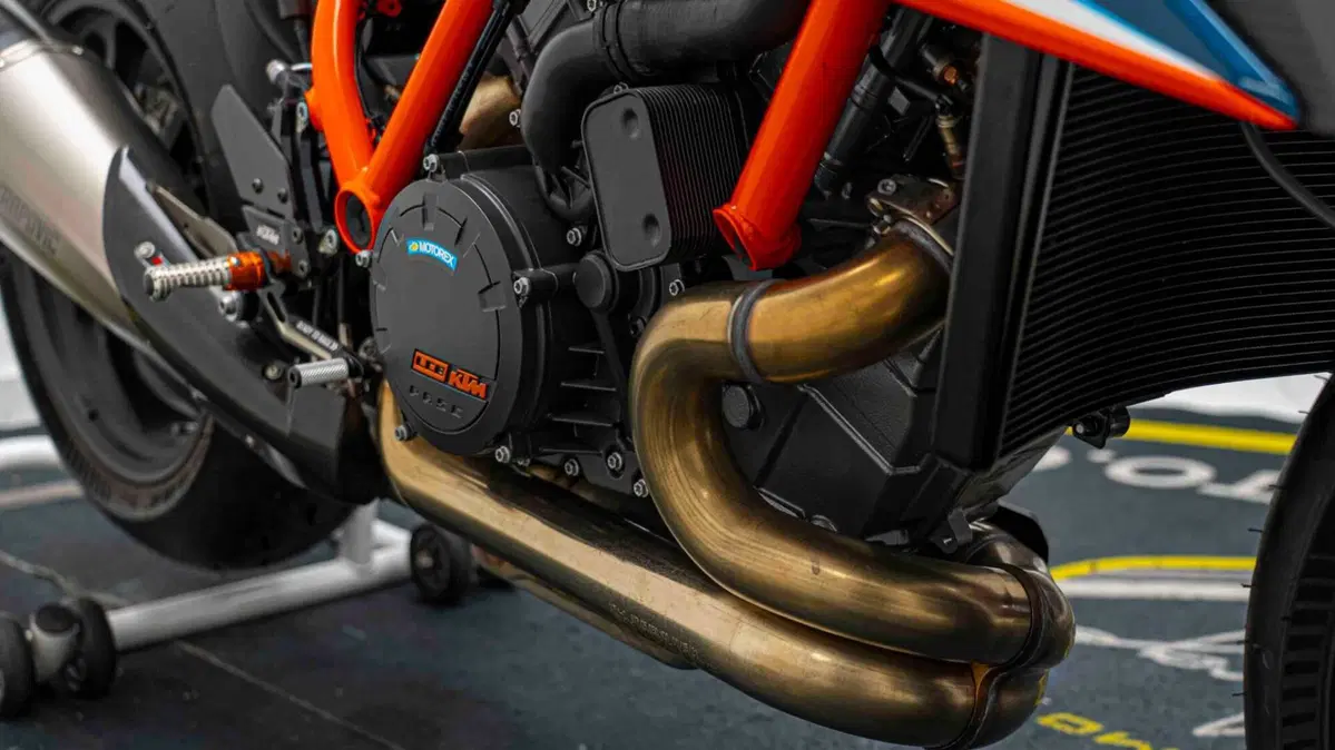 KTM 1290 Super Duke RR (2021) (3)