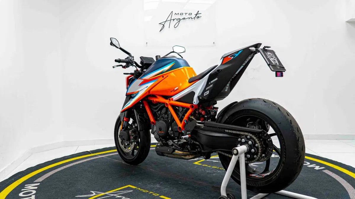 KTM 1290 Super Duke RR (2021) (10)