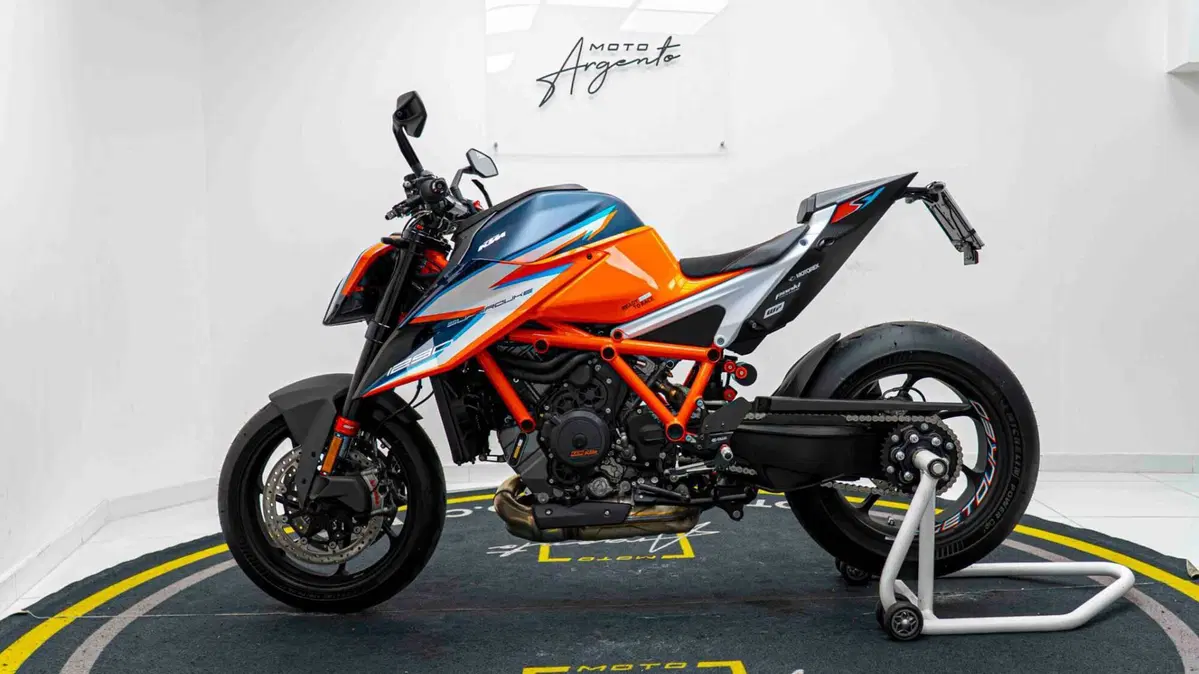 KTM 1290 Super Duke RR (2021) (11)