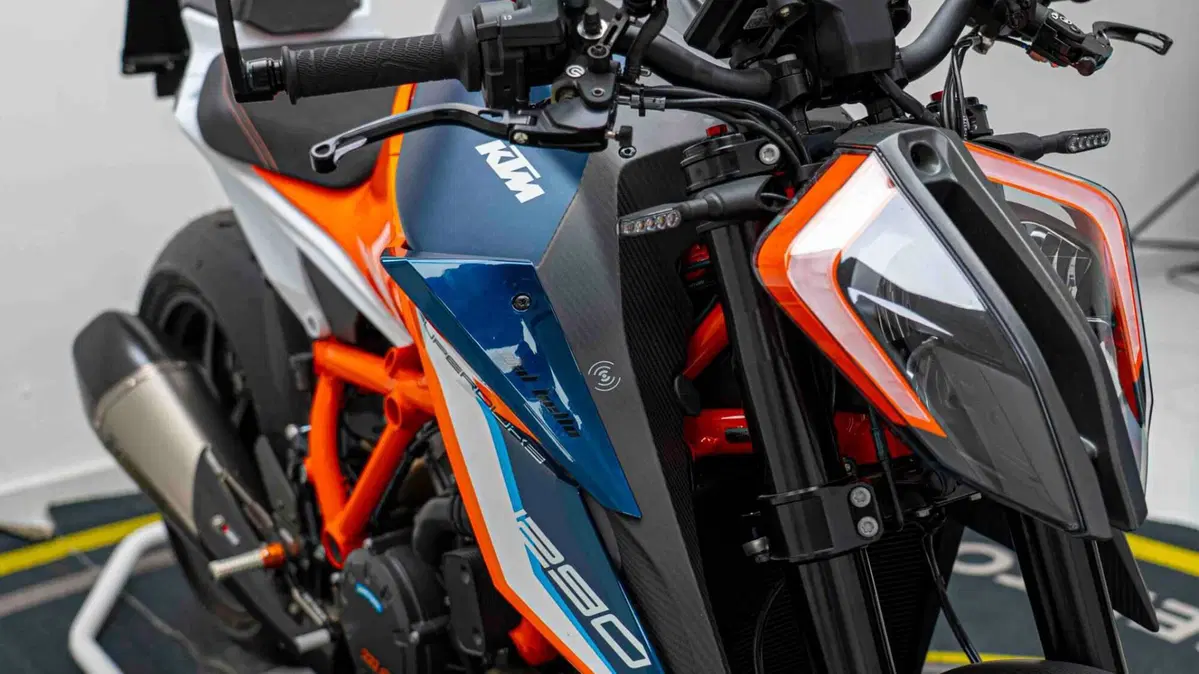 KTM 1290 Super Duke RR (2021) (14)