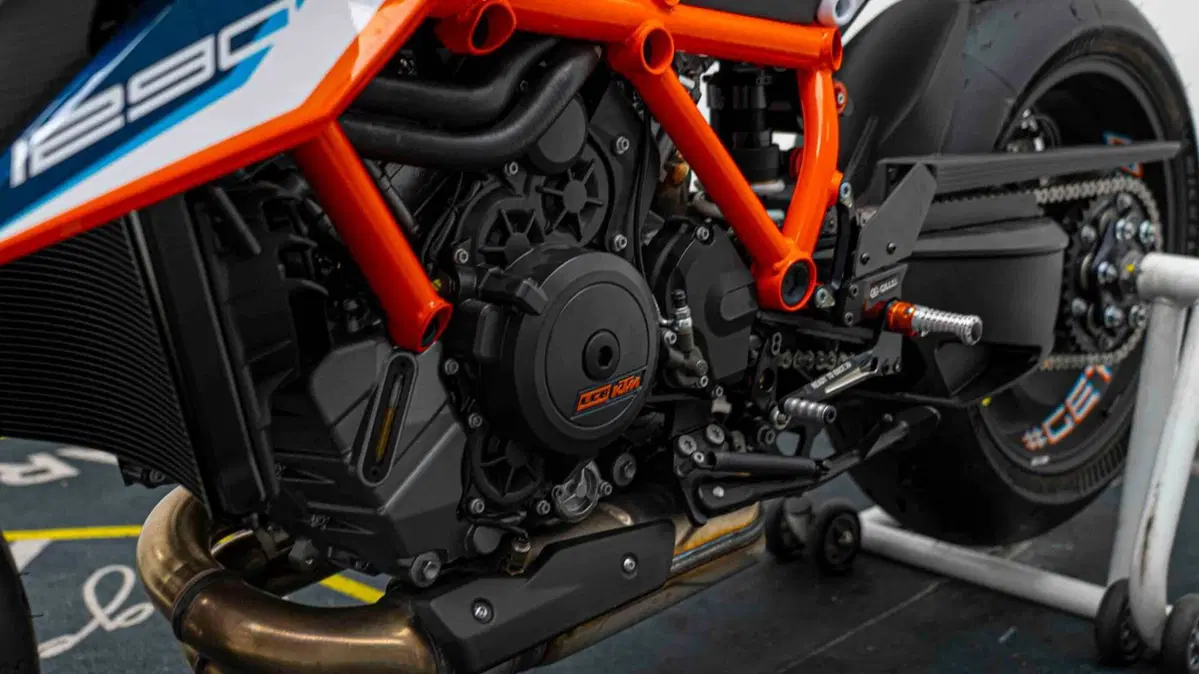 KTM 1290 Super Duke RR (2021) (15)