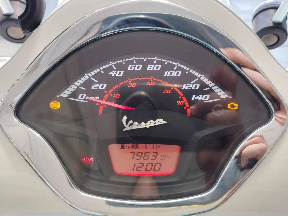 Vespa GTS 300 Super (2017 - 18) (5)