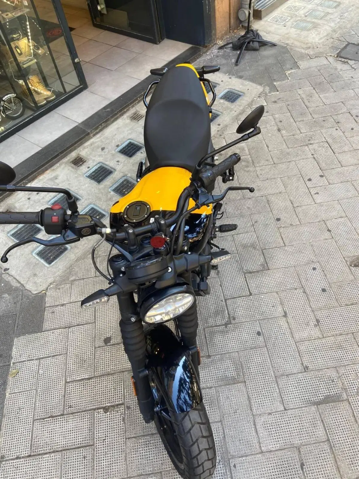 Royal Enfield Guerrilla 450 (2024 - 26) (2)