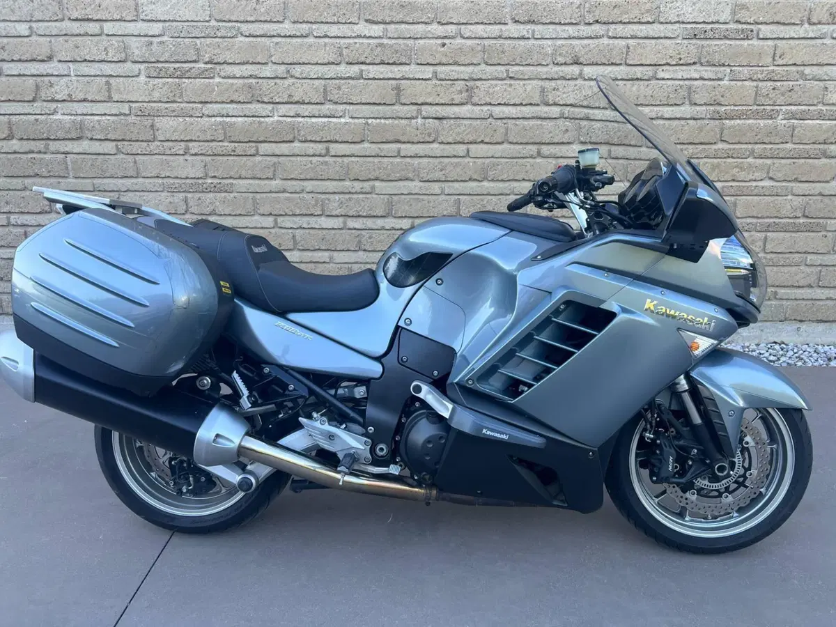 Kawasaki GTR 1400 (2007 - 09) (2)