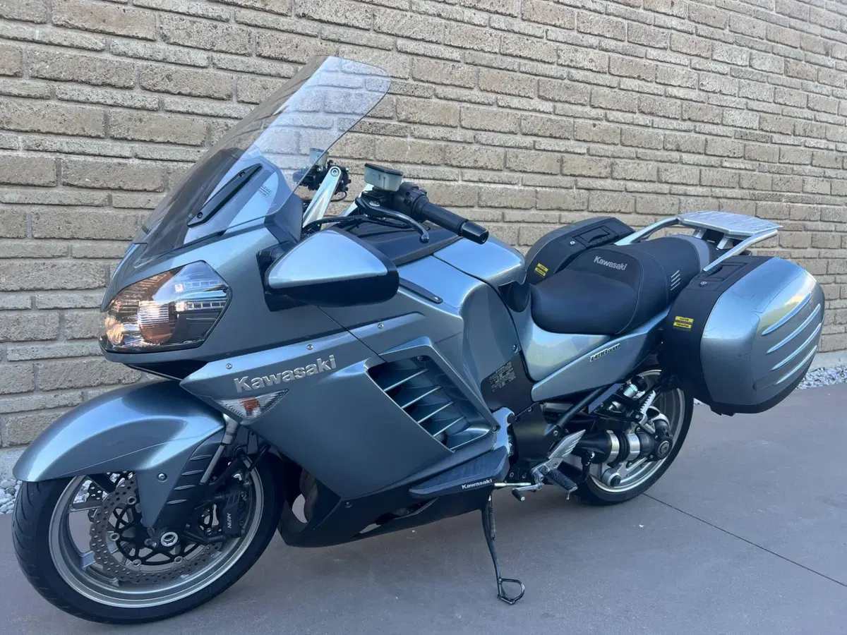Kawasaki GTR 1400 (2007 - 09) (10)