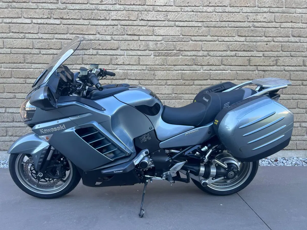 Kawasaki GTR 1400 (2007 - 09) (11)