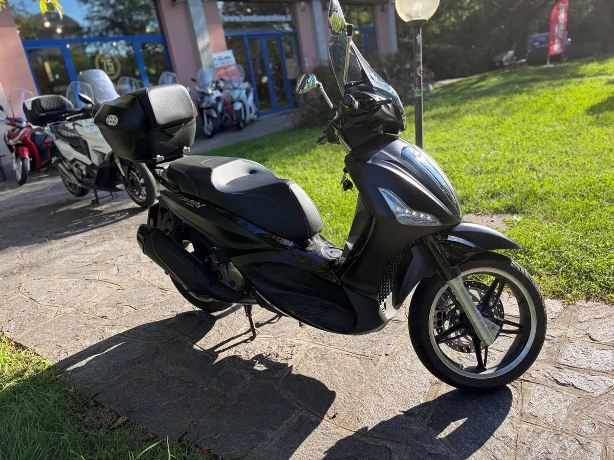 Piaggio Beverly 350 Police ABS-ASR (2018 - 20) (4)