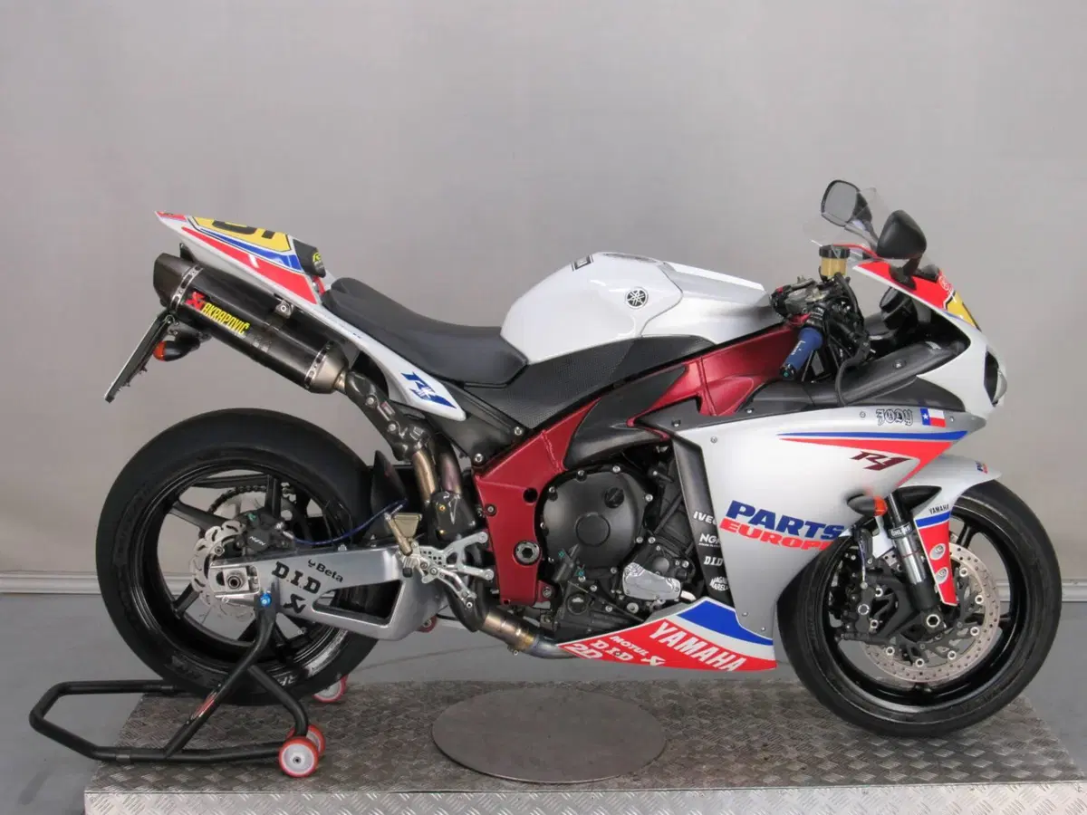 Yamaha YZF R1 (2009 - 11) (2)