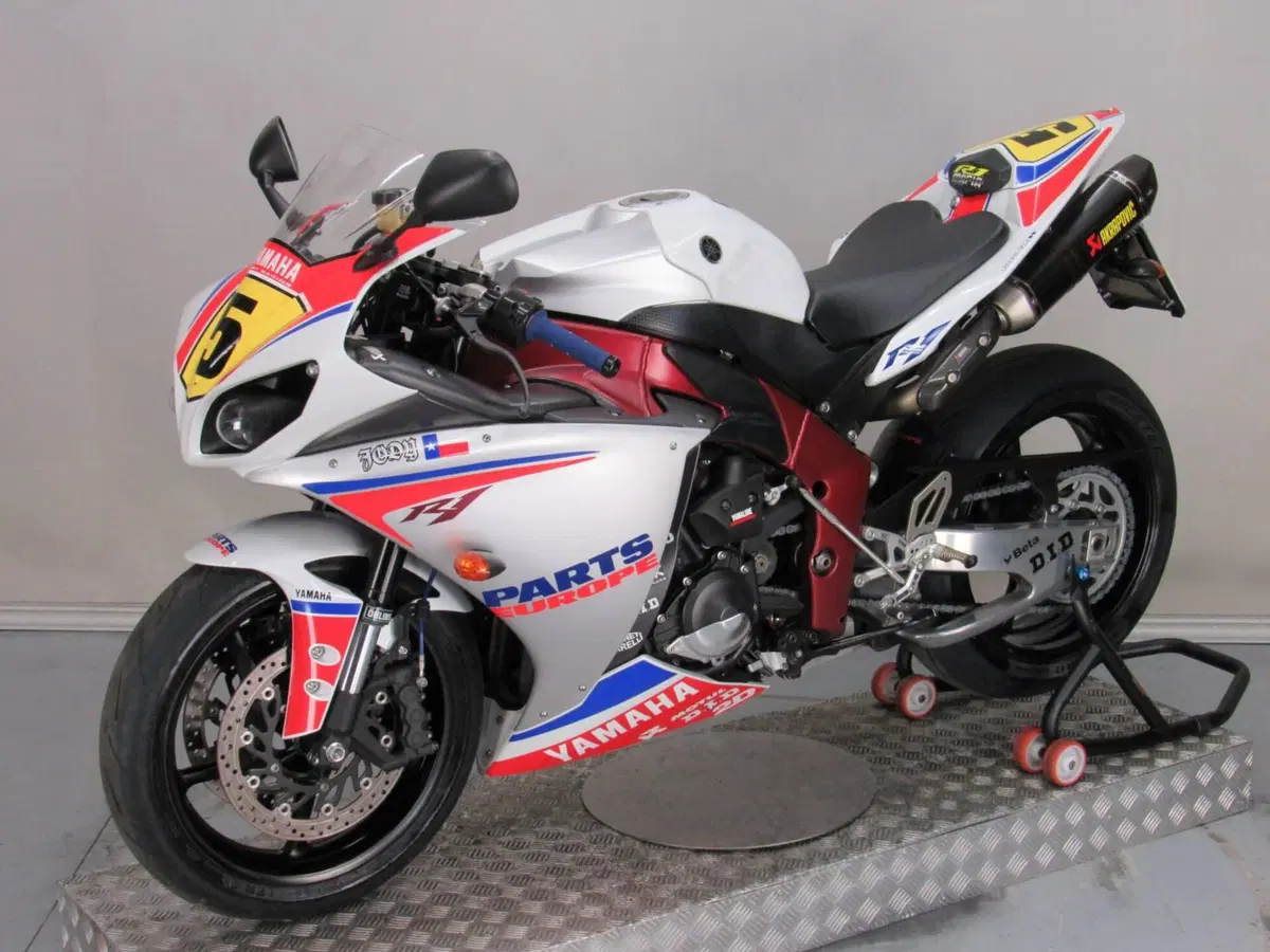 Yamaha YZF R1 (2009 - 11) (4)