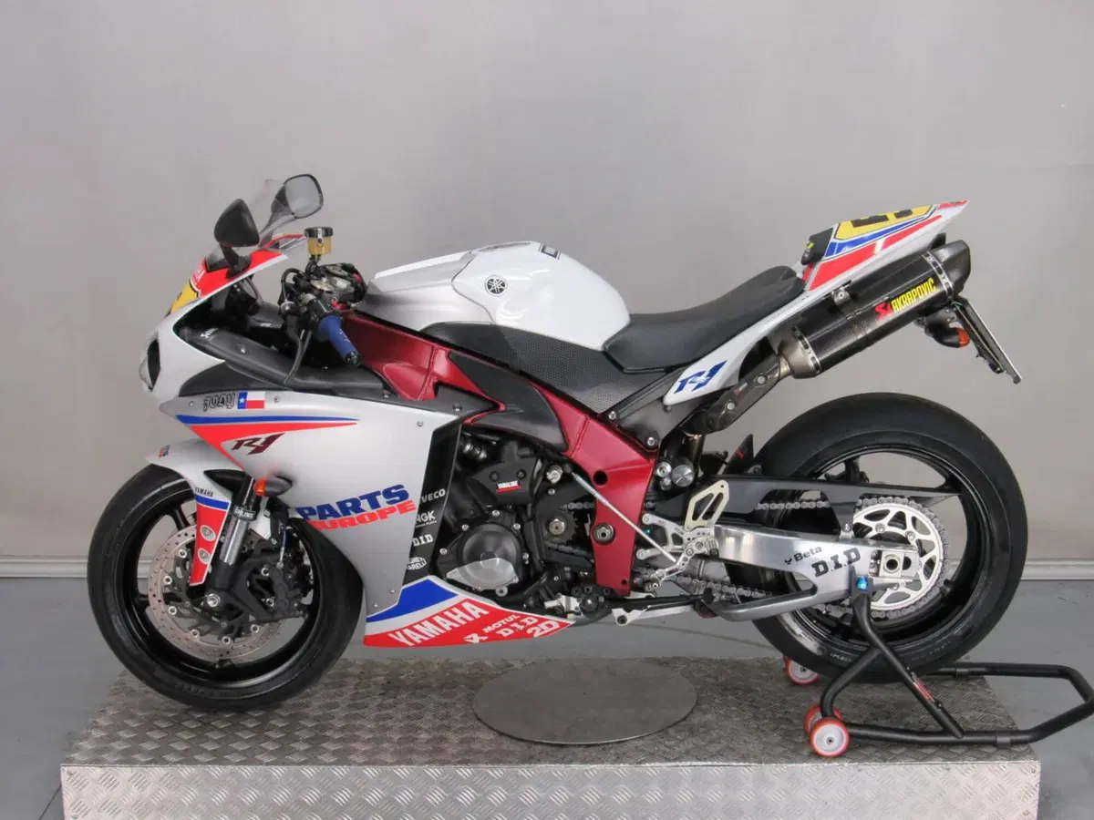 Yamaha YZF R1 (2009 - 11) (5)