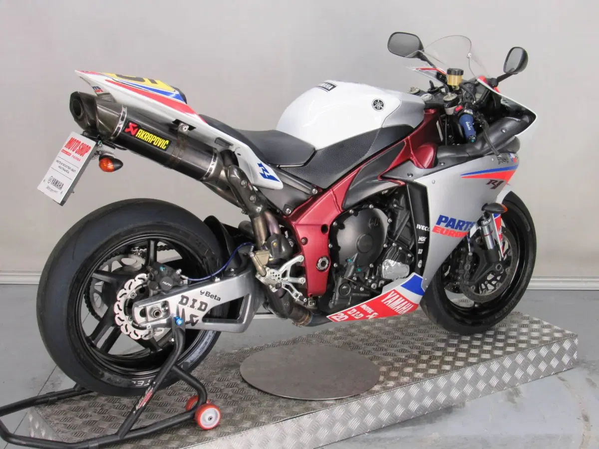 Yamaha YZF R1 (2009 - 11) (7)