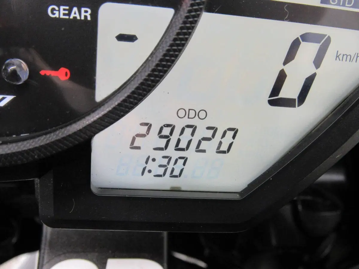 Yamaha YZF R1 (2009 - 11) (8)