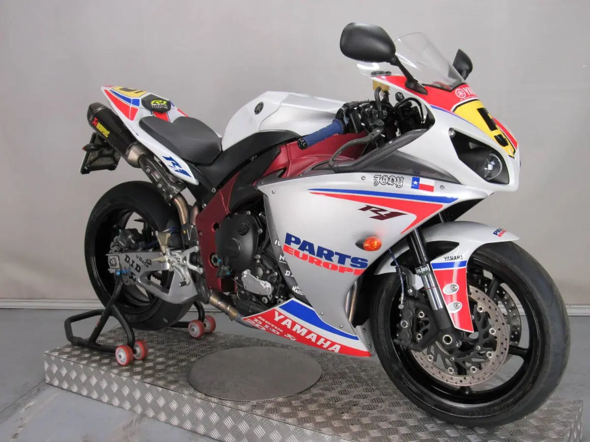 Yamaha YZF R1 (2009 - 11) (9)