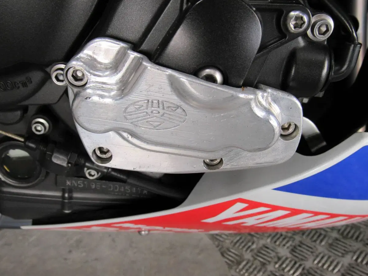 Yamaha YZF R1 (2009 - 11) (13)