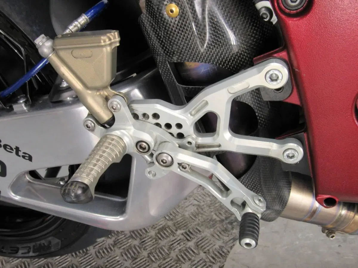Yamaha YZF R1 (2009 - 11) (14)