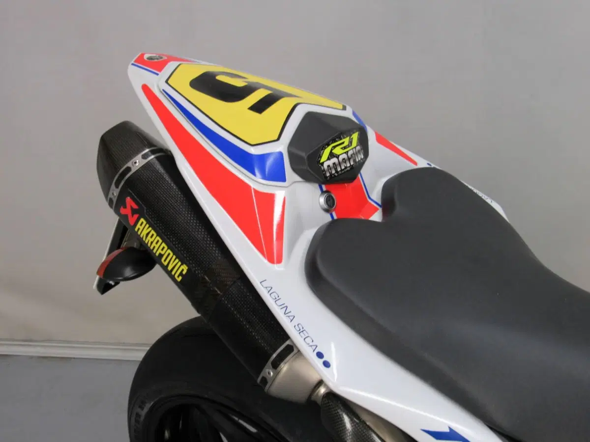 Yamaha YZF R1 (2009 - 11) (15)
