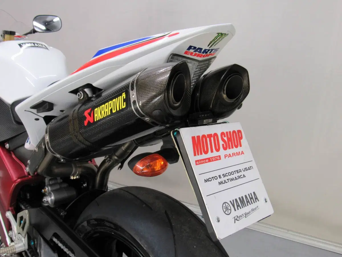 Yamaha YZF R1 (2009 - 11) (16)