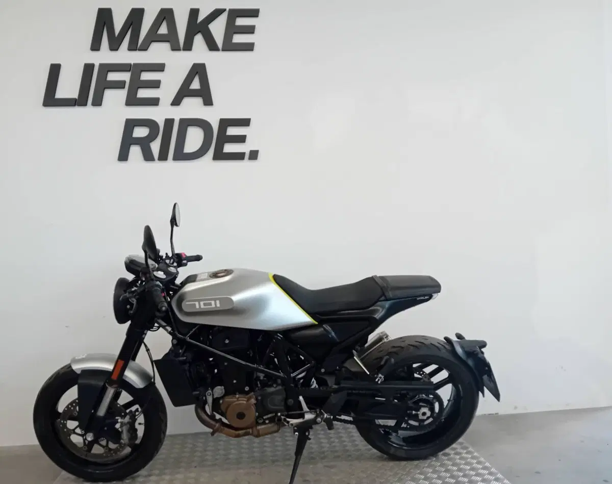 Husqvarna Vitpilen 701 (2018 - 19) (2)