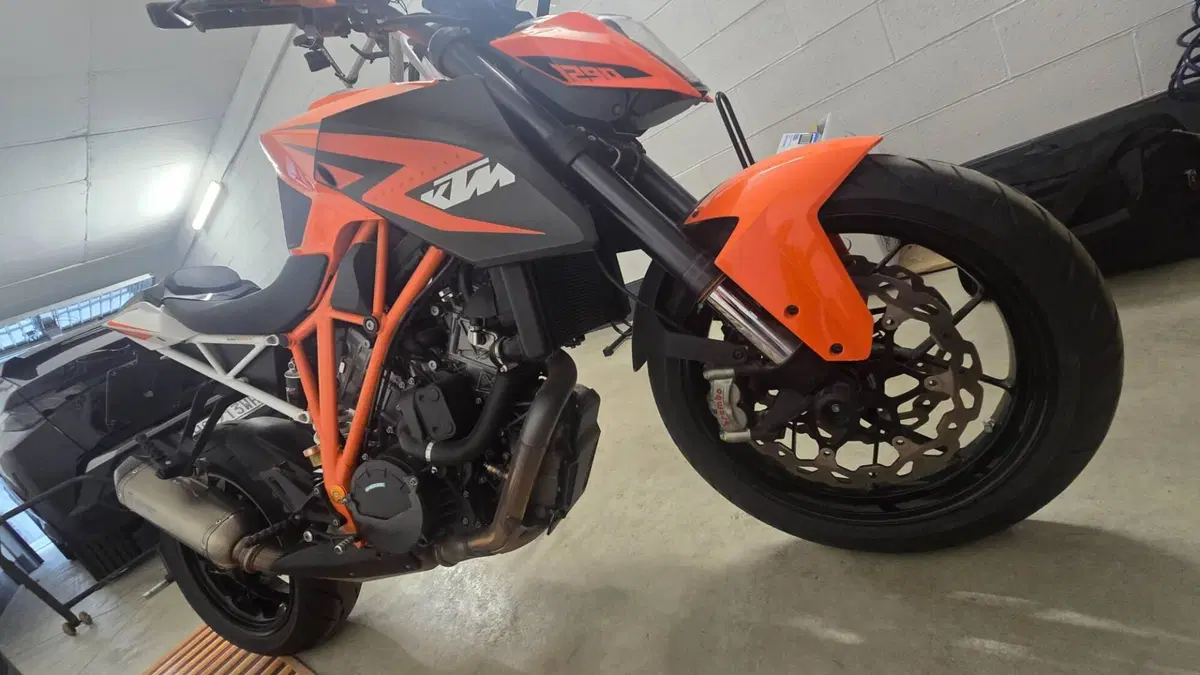 KTM 1290 Super Duke R ABS (2014 - 16) (6)