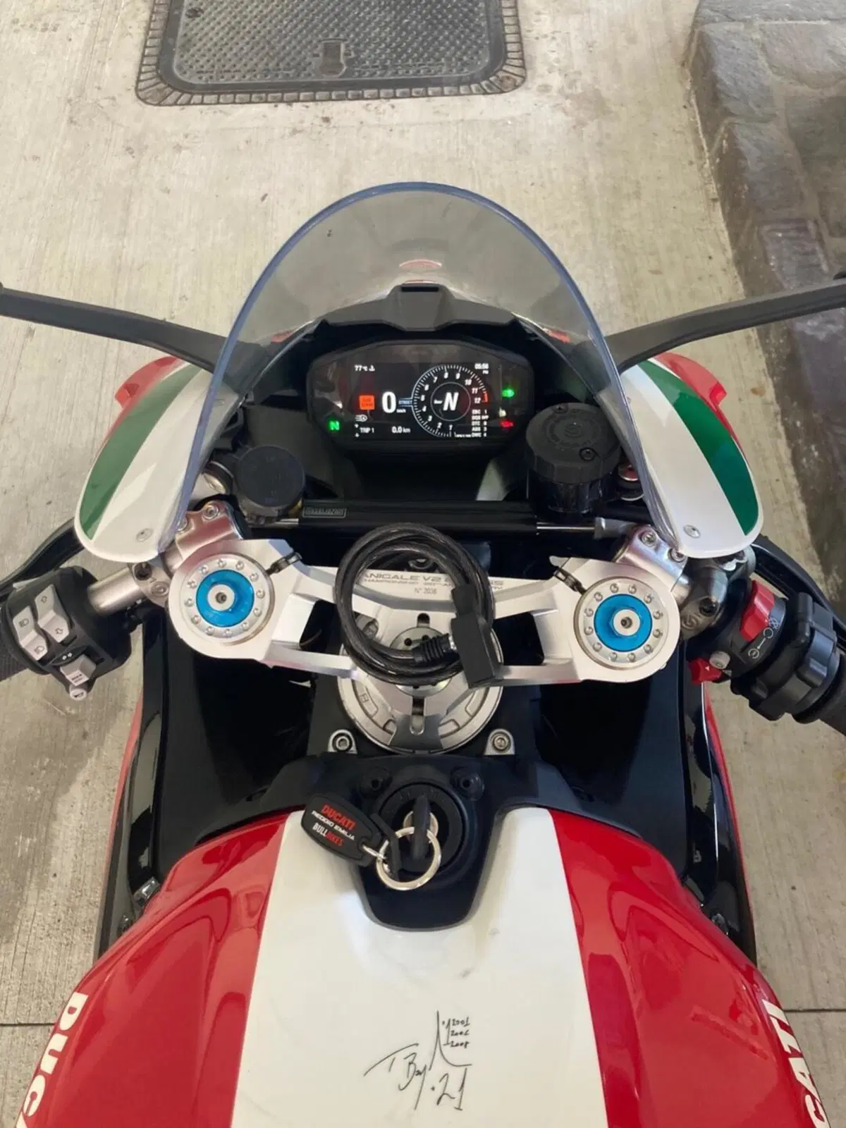 Ducati Panigale V2 Bayliss 1st Championship 20th Anniversary (2021 - 24) (4)