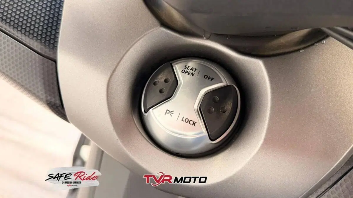 Yamaha T-Max 530 Iron Max (2014 - 17) (7)