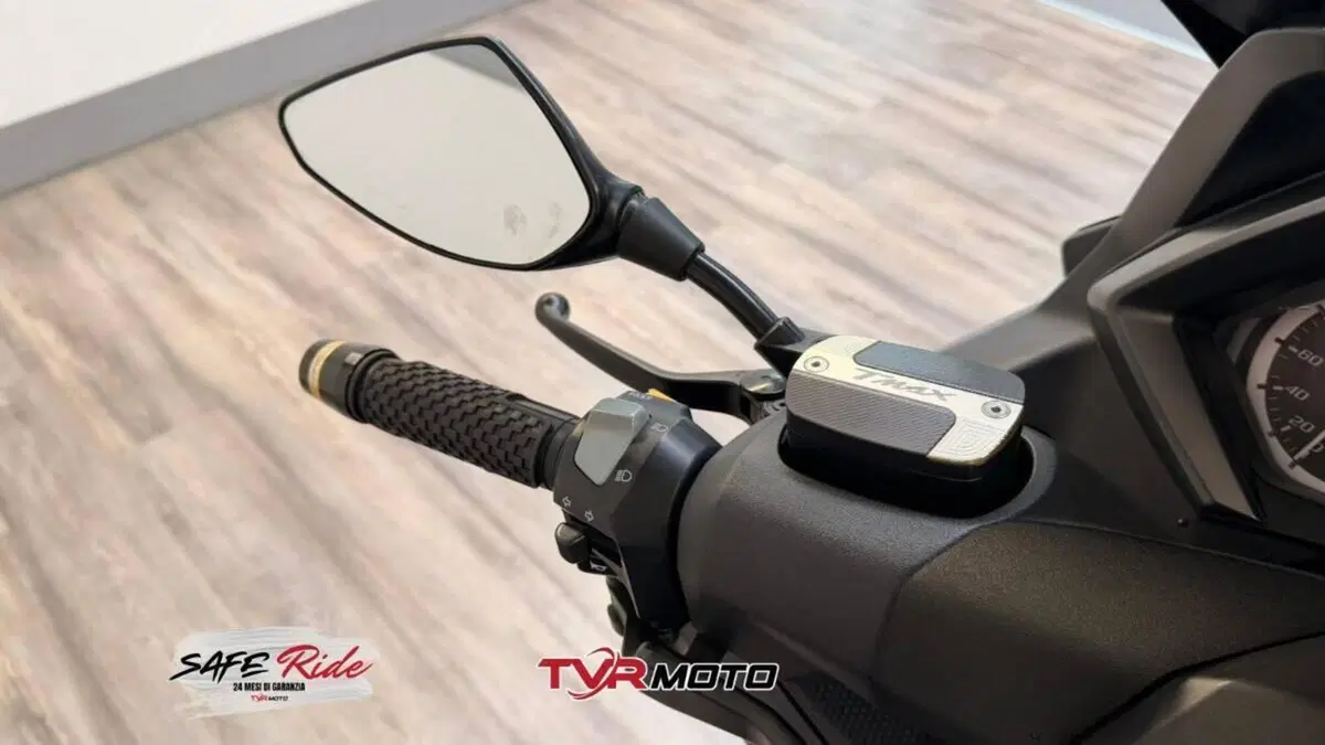 Yamaha T-Max 530 Iron Max (2014 - 17) (6)