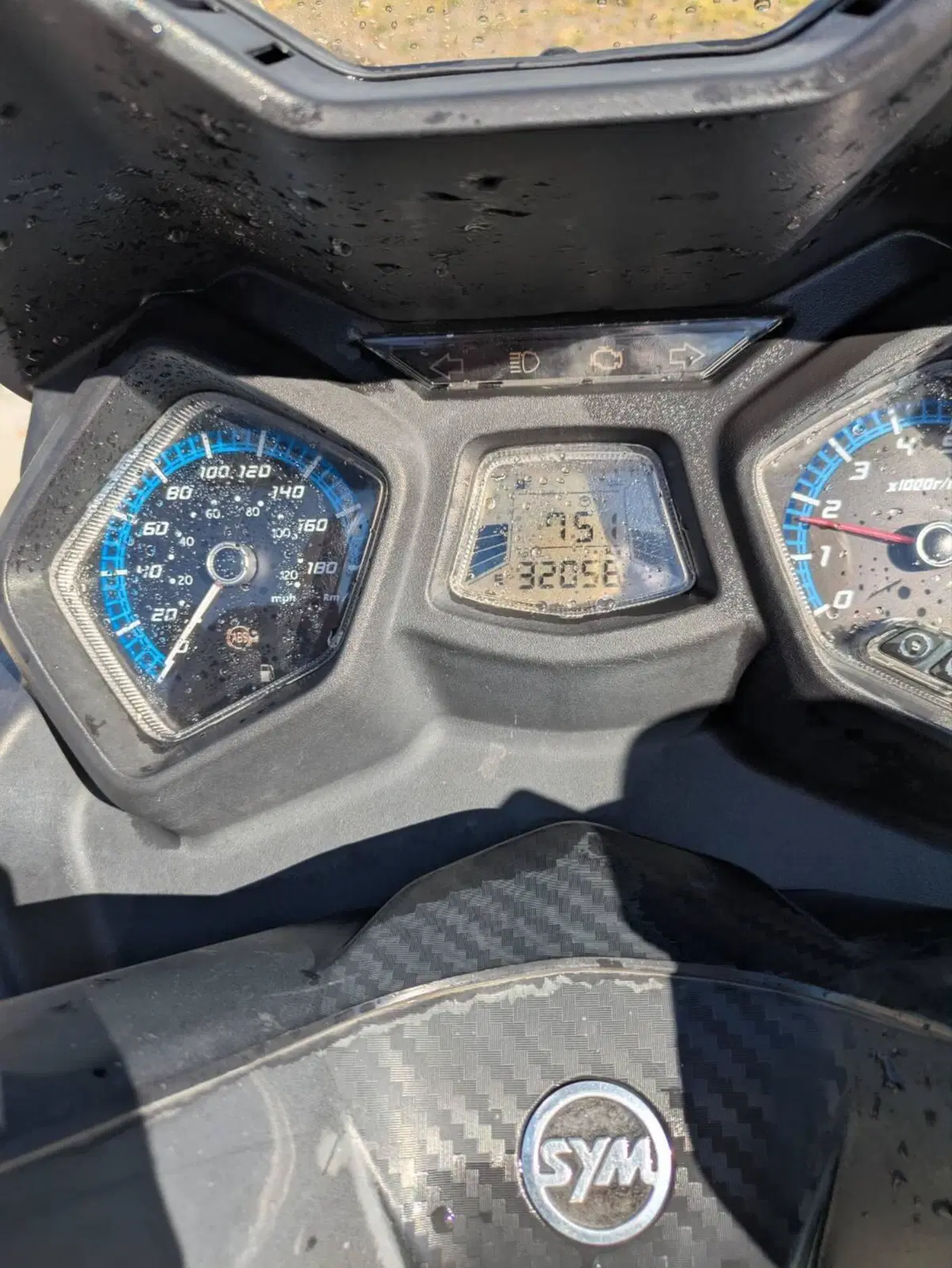 Sym Joymax 300 Z+ (2021 - 24) (11)