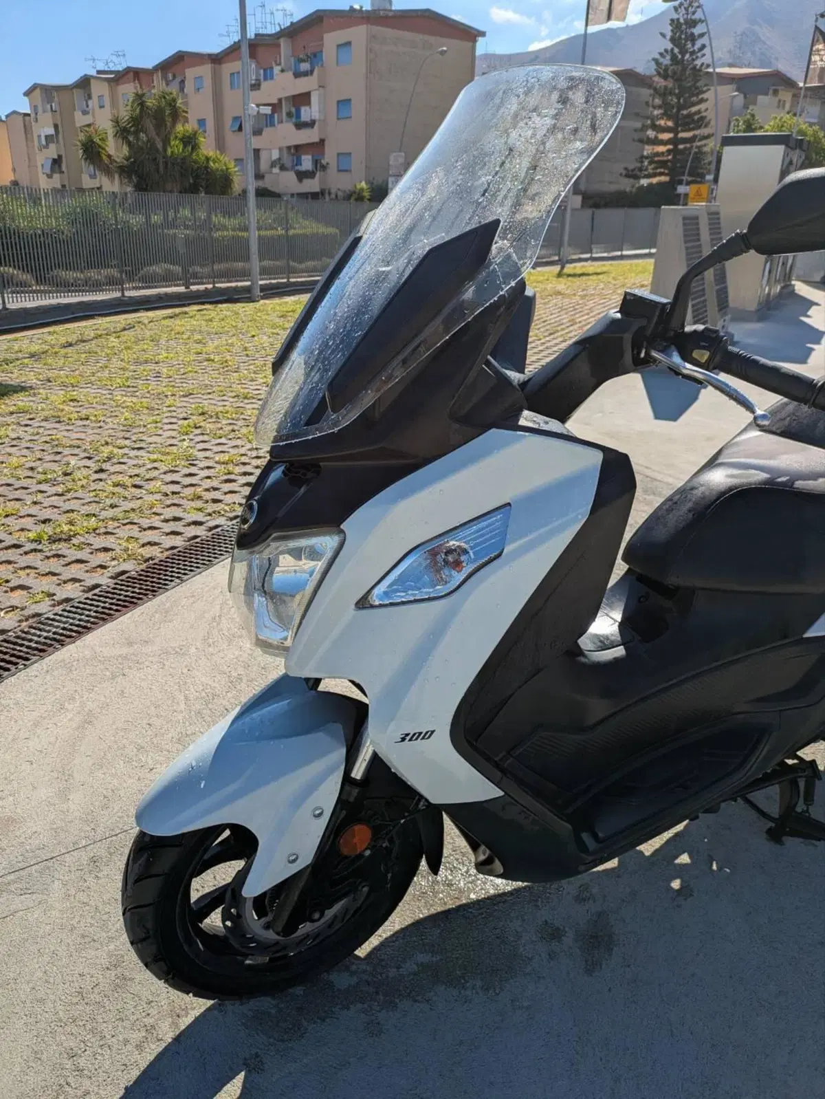 Sym Joymax 300 Z+ (2021 - 24) (13)