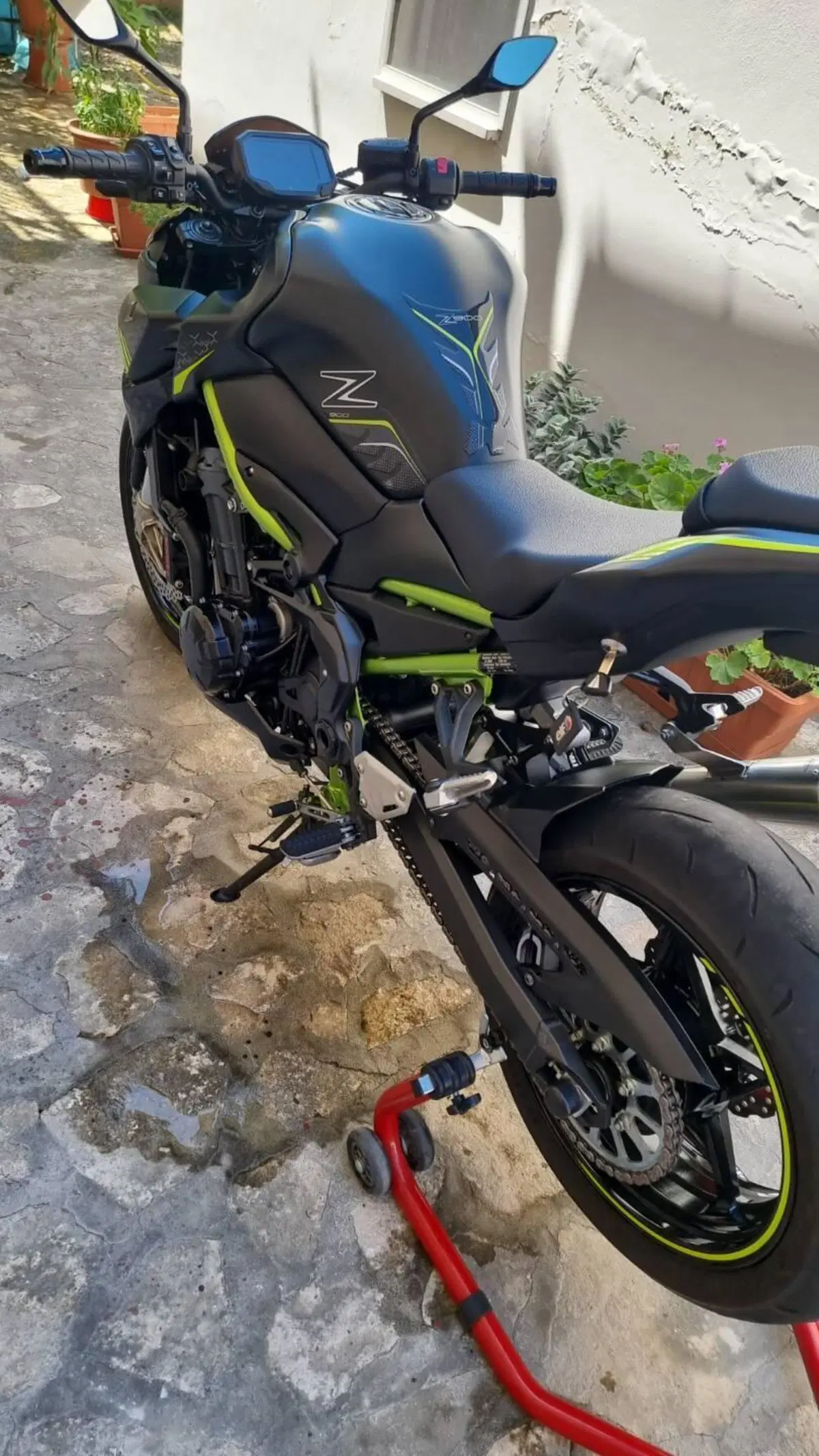 Kawasaki Z 900 (2021 - 24) (2)