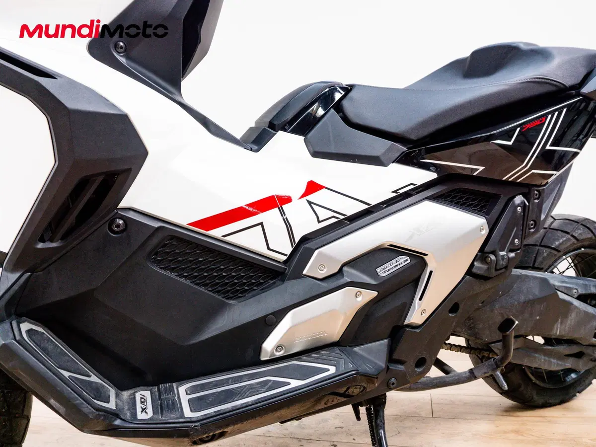 Honda X-ADV 750 (2017) (9)