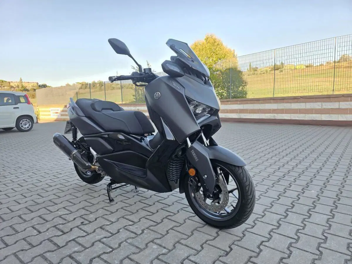 Yamaha X-Max 300 Tech Max (2025 - 26) (2)