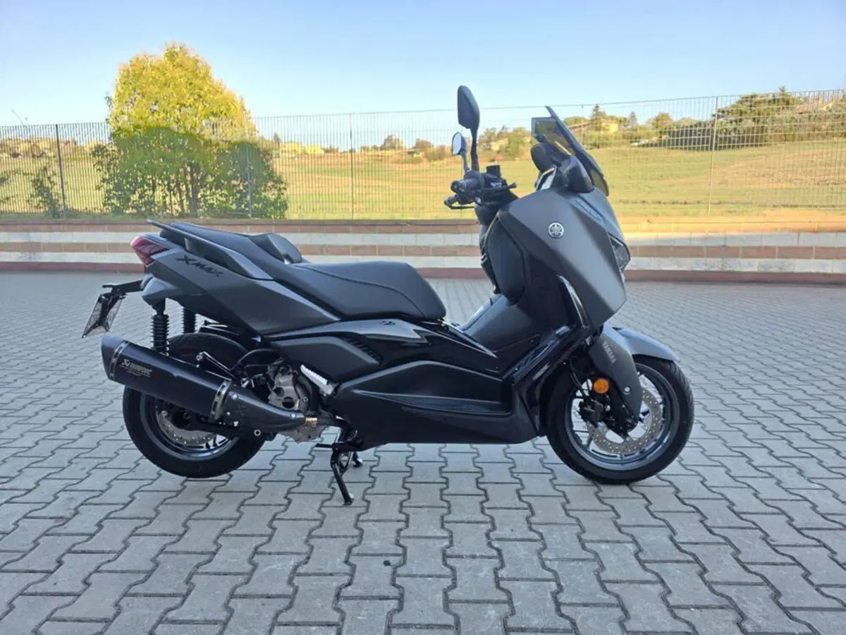 Yamaha X-Max 300 Tech Max (2025 - 26) (4)