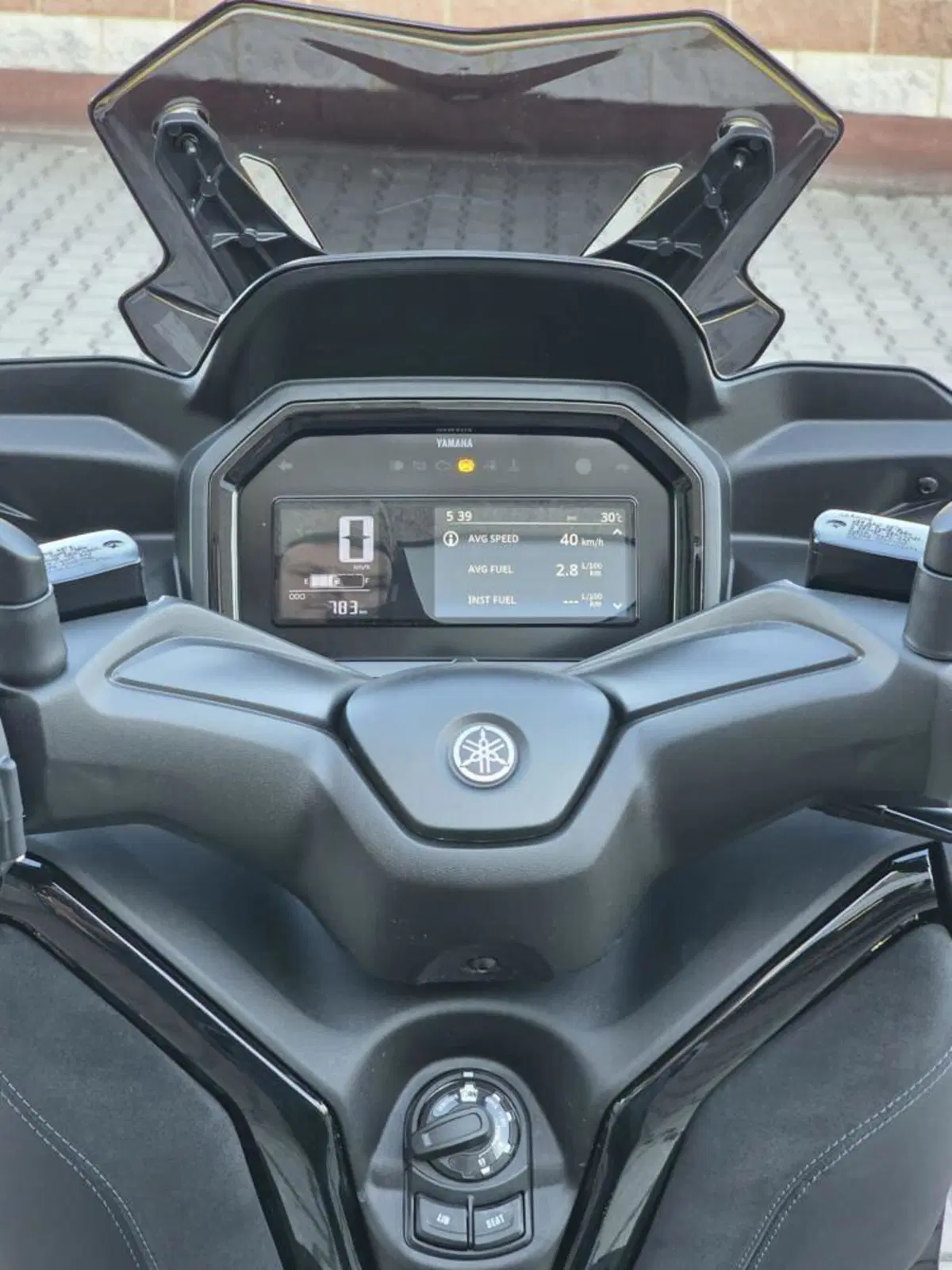Yamaha X-Max 300 Tech Max (2025 - 26) (7)