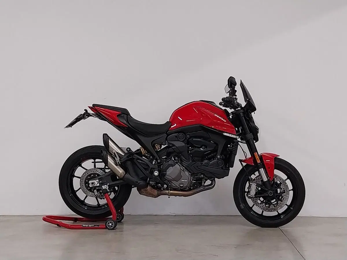 Ducati Monster 937 + (2021 - 25)