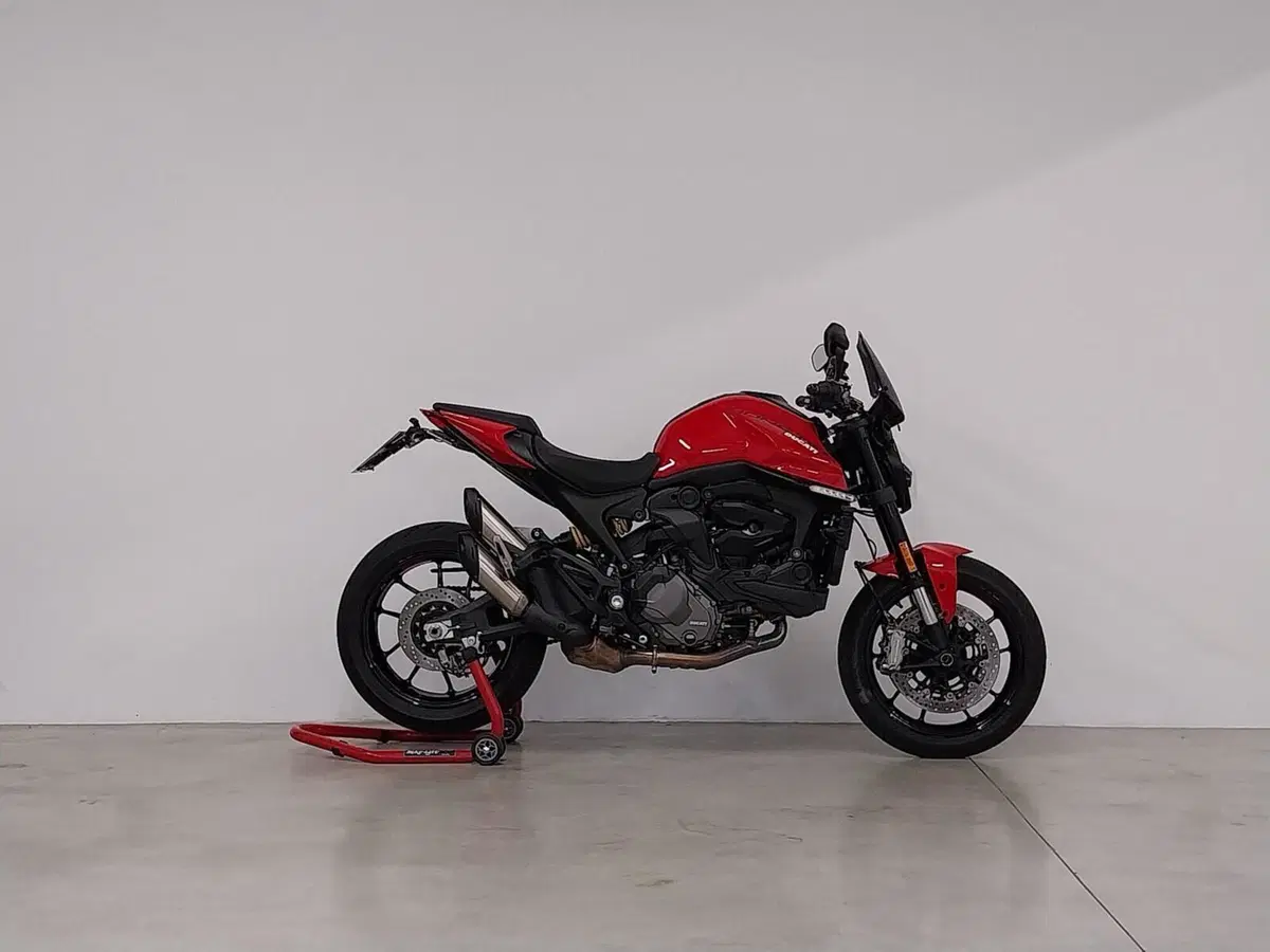Ducati Monster 937 + (2021 - 25) (2)