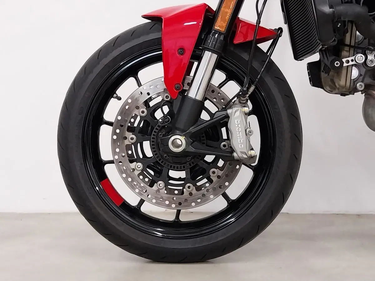 Ducati Monster 937 + (2021 - 25) (18)