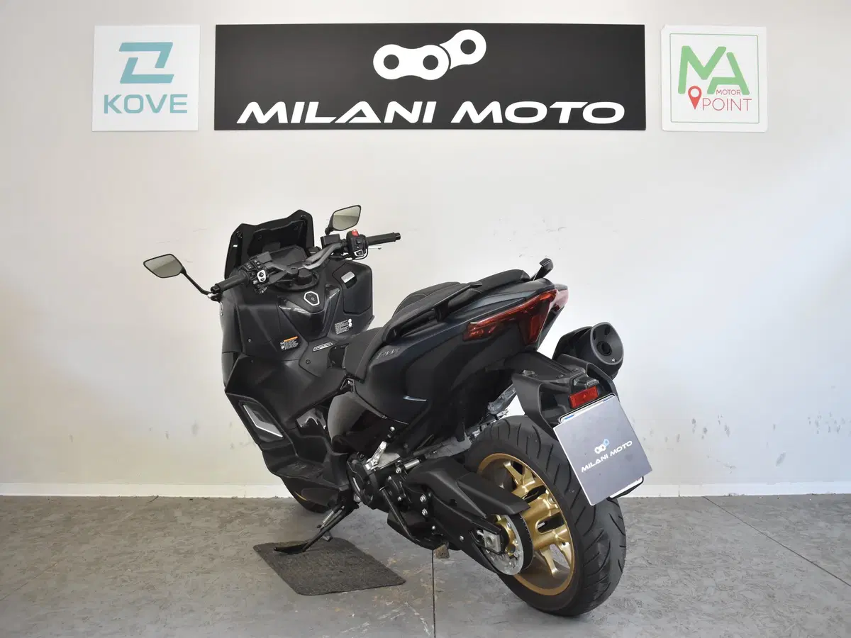 Yamaha T-Max 560 Tech Max (2022 - 24) (5)