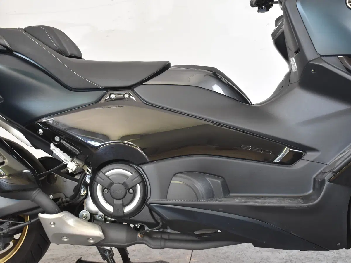 Yamaha T-Max 560 Tech Max (2022 - 24) (8)