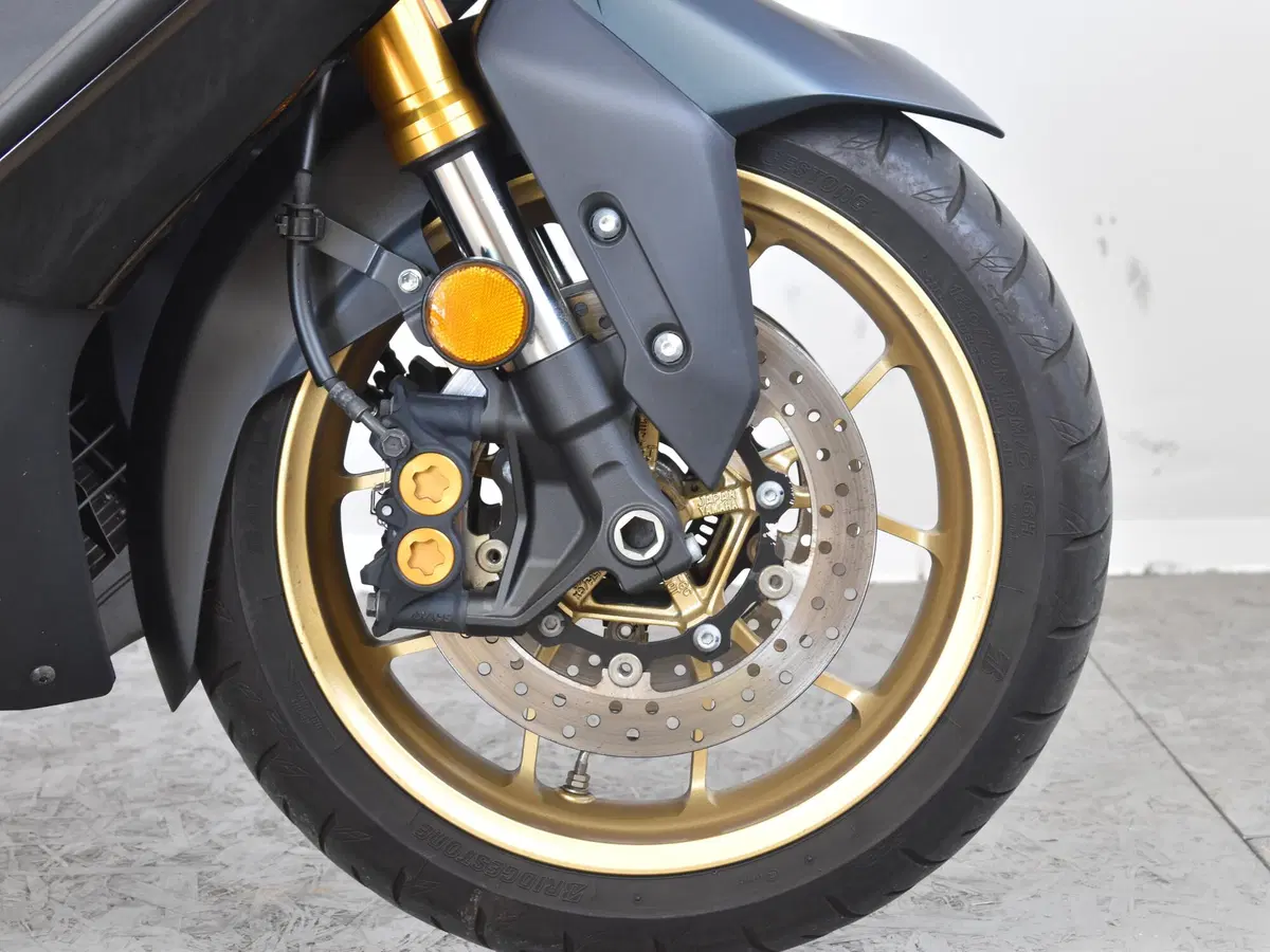 Yamaha T-Max 560 Tech Max (2022 - 24) (10)