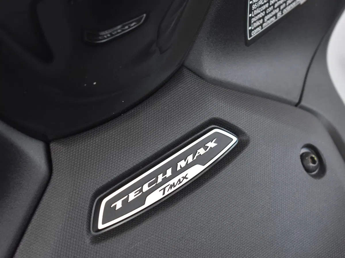 Yamaha T-Max 560 Tech Max (2022 - 24) (18)