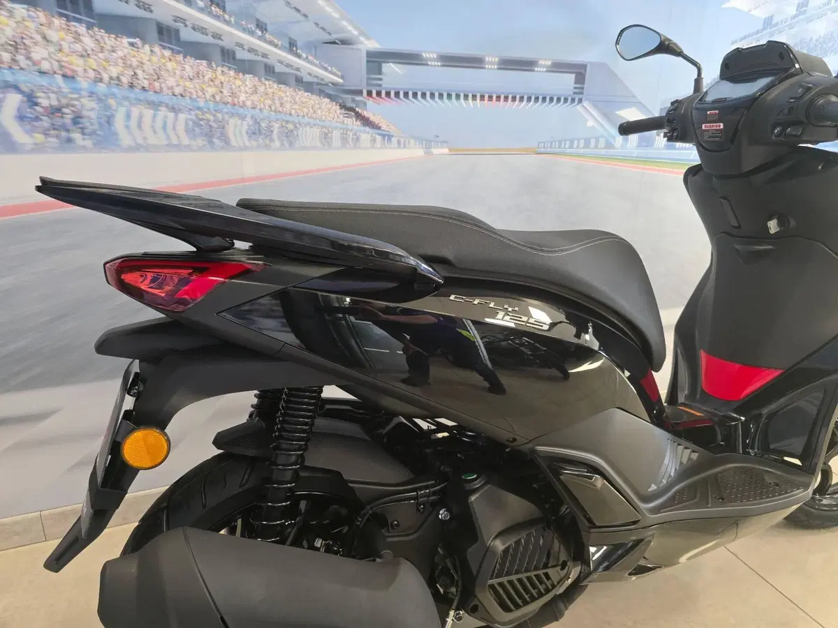 Swm C-Fly 125 (2026) (17)