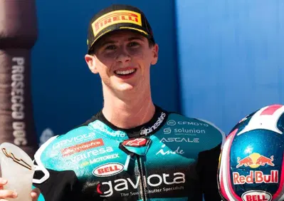 MotoGP 2026. GP di Spagna ad Aragon. Maximo Quiles, vittoria 21 giorni dopo l'operazione: Una delle più speciali. Come Marc? Non è paragonabile, lui corre con un braccio solo