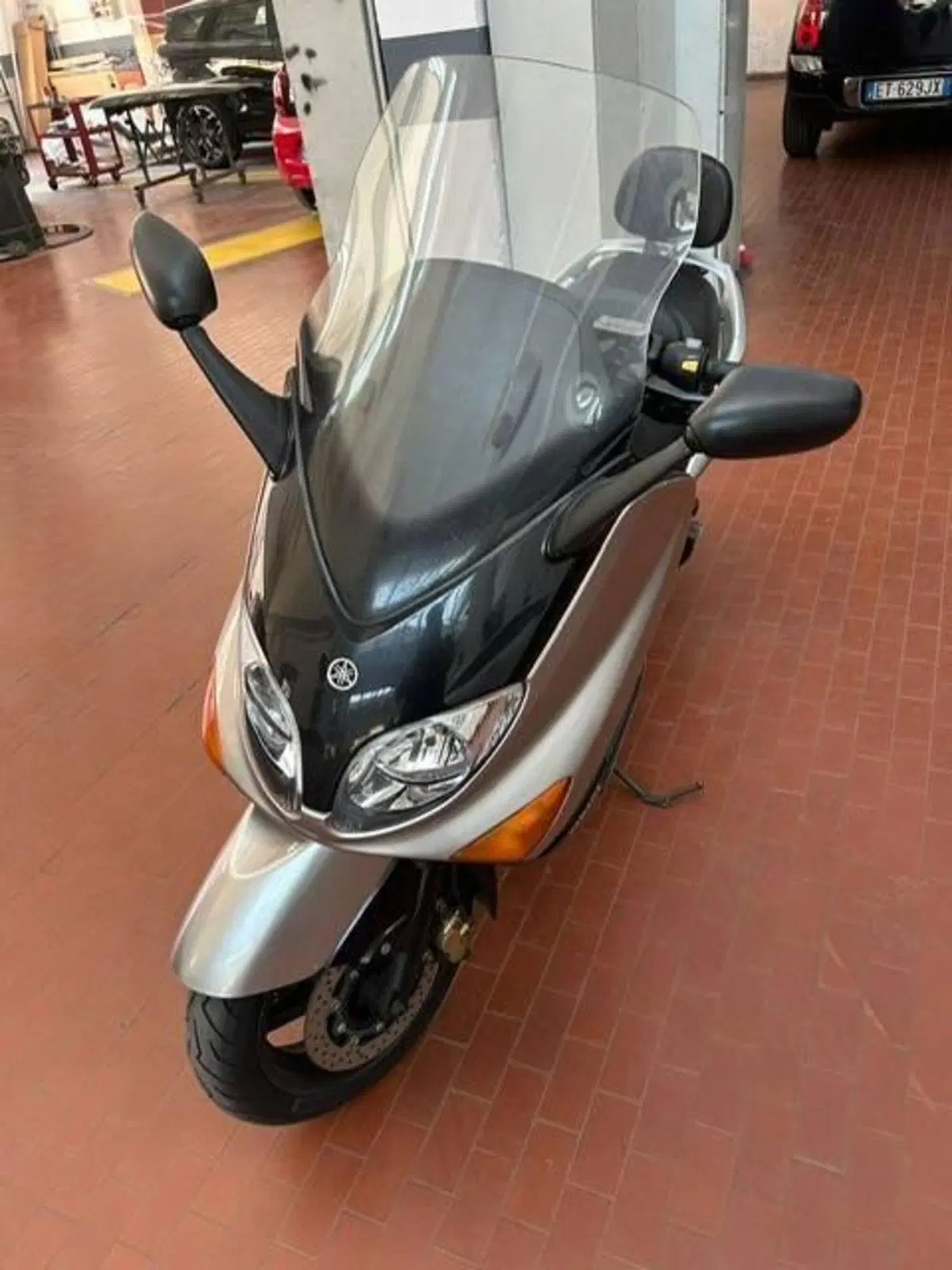Yamaha T-Max 500 (2004 - 07) (4)