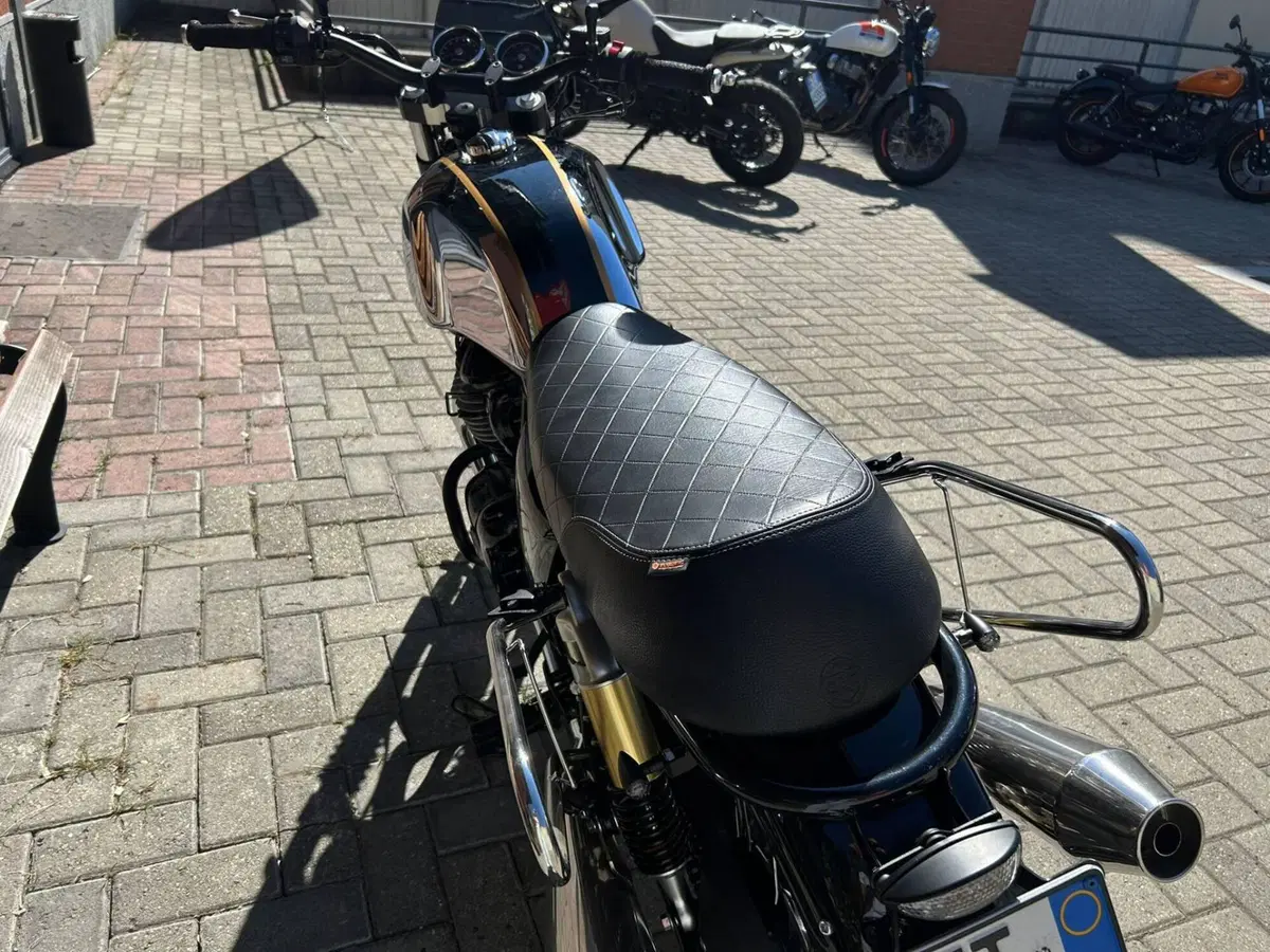 Royal Enfield Continental GT 650 Chrome (2020) (3)