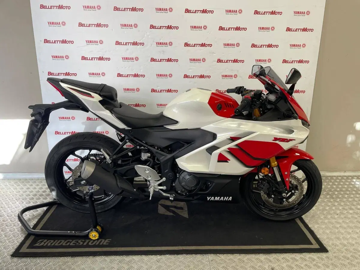 Yamaha YZF R3 70th (2026) (2)