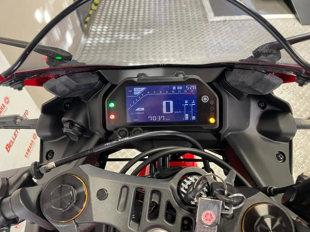 Yamaha YZF R3 70th (2026) (4)