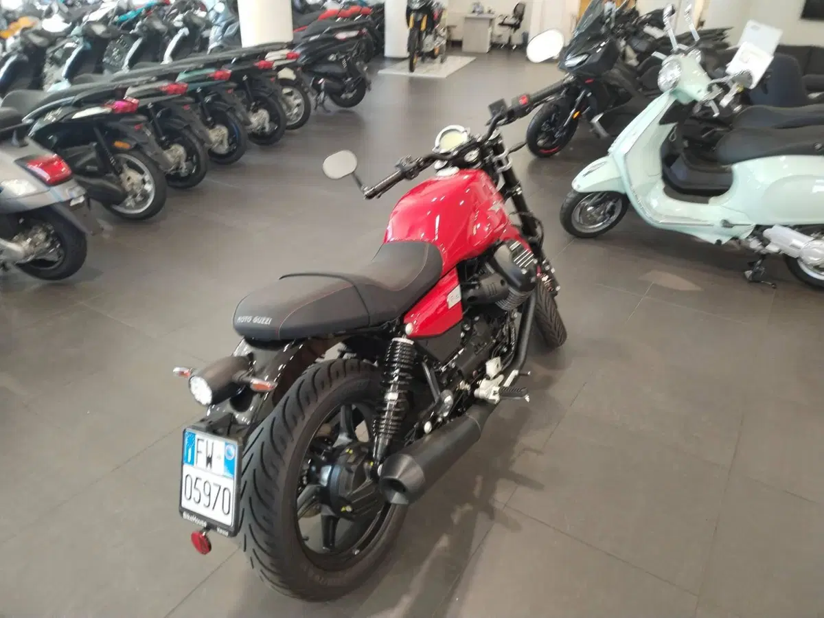 Moto Guzzi V7 Sport (2025 - 26) (5)